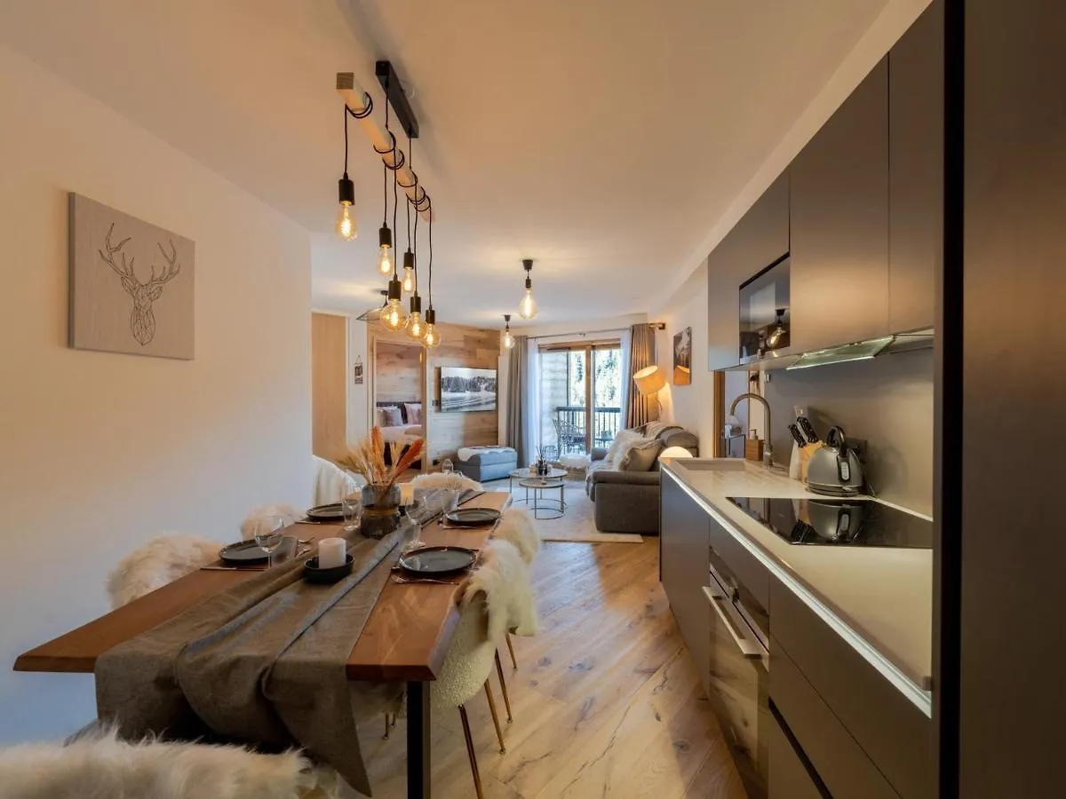 Appartement Haut Standing Pres Des Pistes Avec Parking, Wifi - Fr-1-563-128 Courchevel 0*,  France